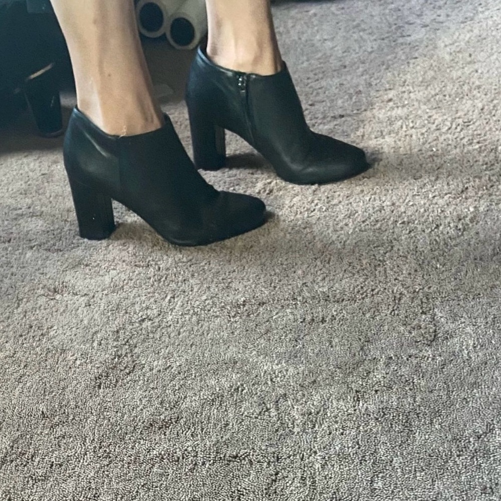 Via Spiga Woman’s Black Leather Booties size 10
